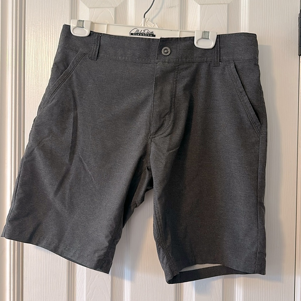 Kuhl men’s size 34 grey shorts with slit cargo pocket